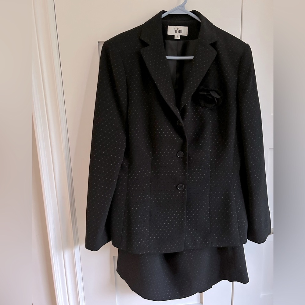 Le Suit 2 piece jacket and skirt